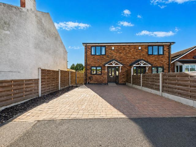 House for sale in Elmton, East Midlands