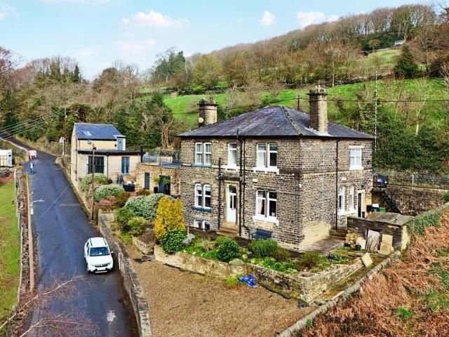House for sale in Luddendenfoot, West Yorkshire