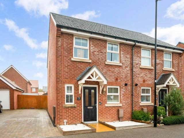 House for sale in Bracklesham, Chichester