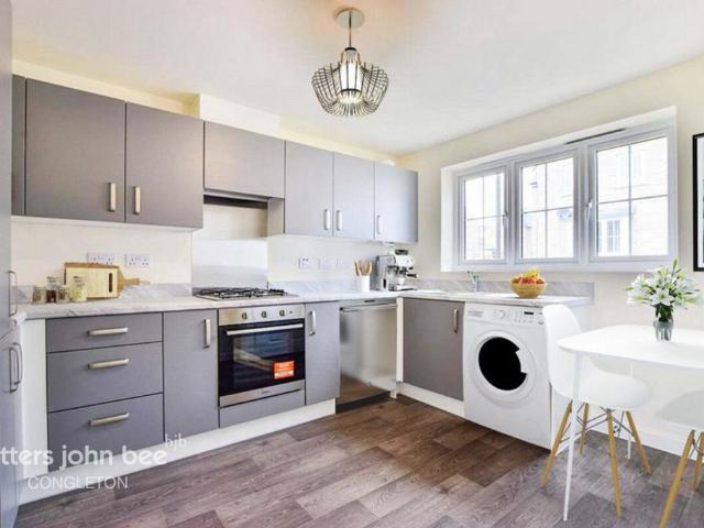 House for sale in Charlesworth, East Midlands