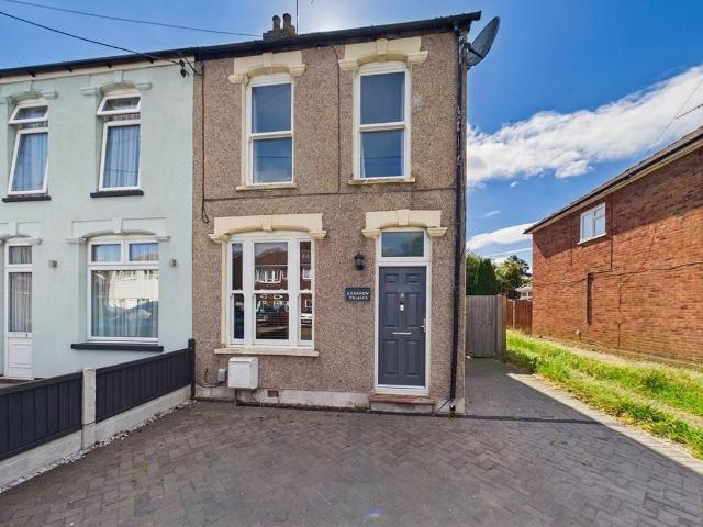 House for sale in Stanford-le-hope, Essex