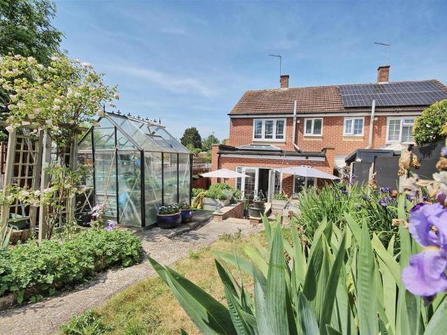 House for sale in Kings Hill, Colliers End