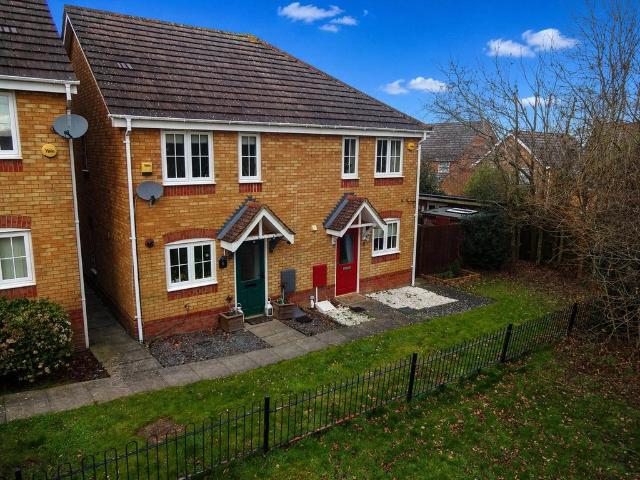 House for sale in Houghton Regis, Bedfordshire