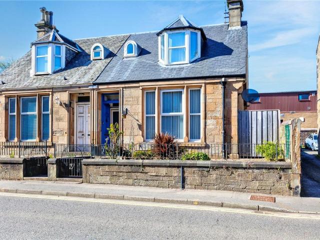House for sale in Callendar Park, Scotland