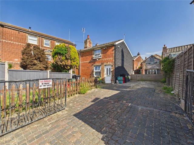 House for sale in Frinton and Walton, Dale Hill