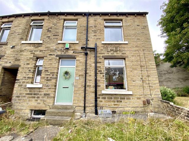 House for sale in Huddersfield, West Yorkshire