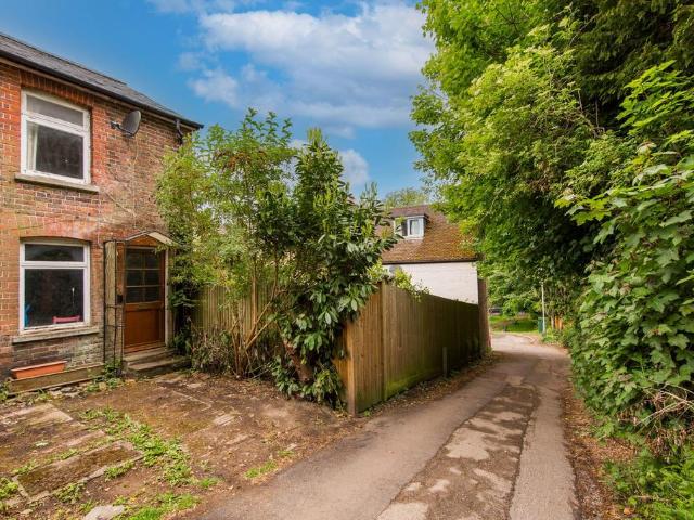 House for sale in Southborough, Sandown Park