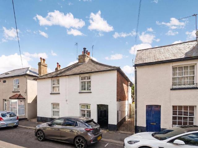 House for sale in Woodcote, Epsom