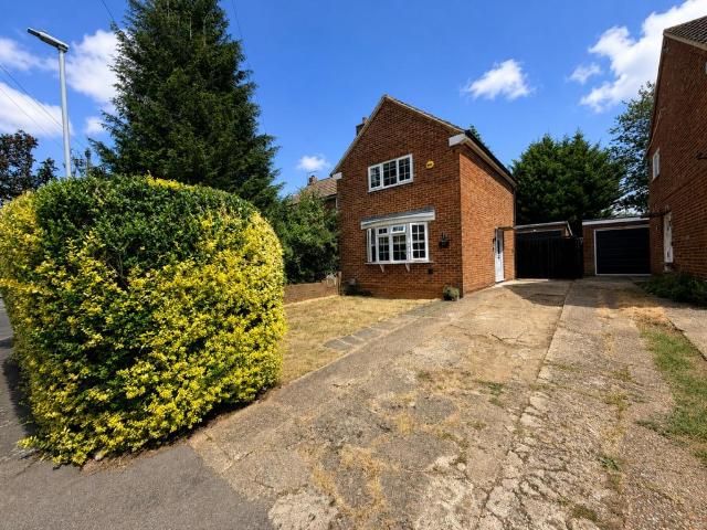 House for sale in Spring Park, Luton