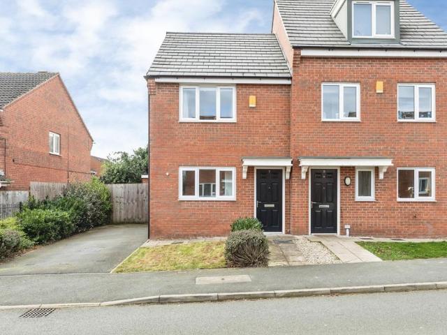House for sale in Kinsley, West Yorkshire