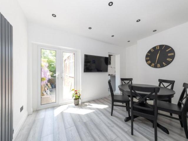 House for sale in Spring Park, Luton