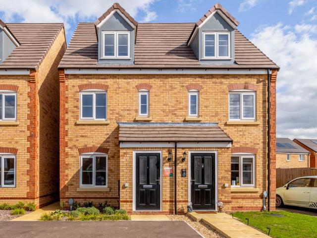 House for sale in Weston, South Holland