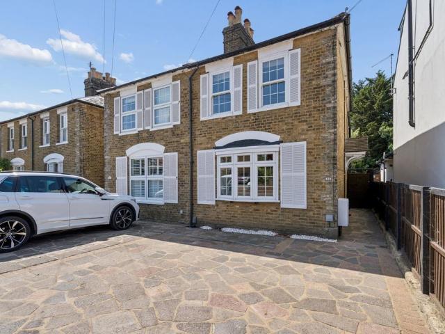 House for sale in Batchworth, Hertfordshire