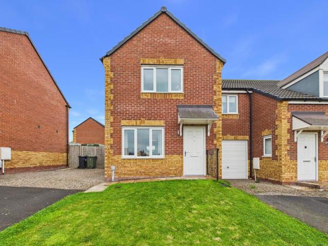 House for sale in Garlands
