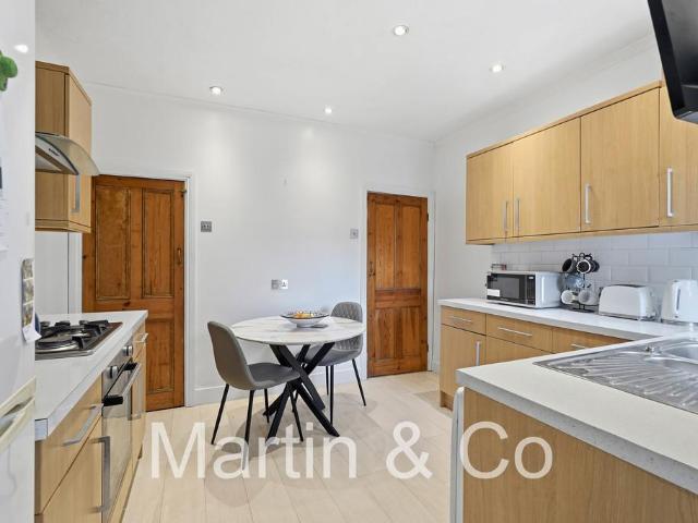 House for sale in London Borough of Croydon, Purley