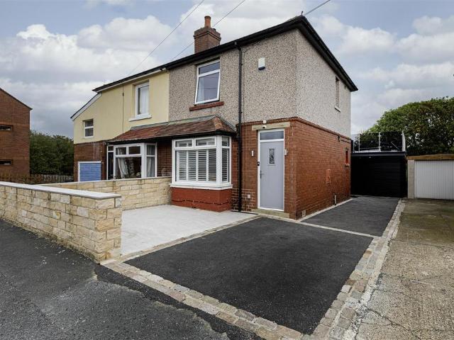 House for sale in Ainley Top, Calderdale
