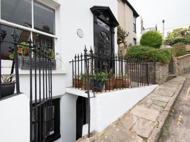 House for sale in Old Town, Guestling Green