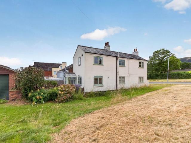 House for sale in Barnard's Green, Forthampton