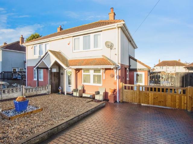 House for sale in Royston, South Yorkshire