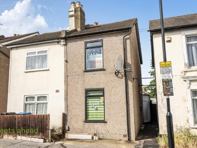 House for sale in London Borough of Croydon, Selhurst