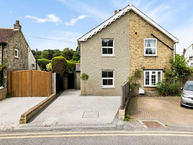 House for sale in Kearsney, Ash