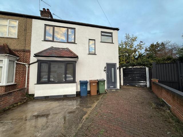 House for sale in Pinner, Greater London