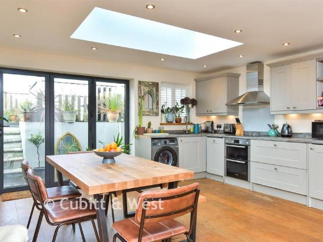House for sale in Arundel, Clapham