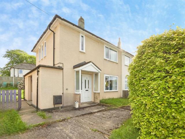 House for sale in Low Farm, West Yorkshire
