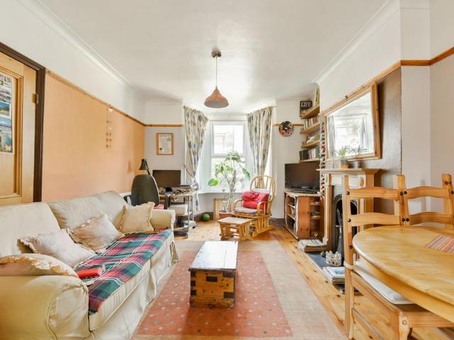 House for sale in London Borough of Ealing, Hanwell