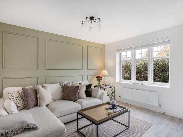 House for sale in Coombe Hill, Pamington