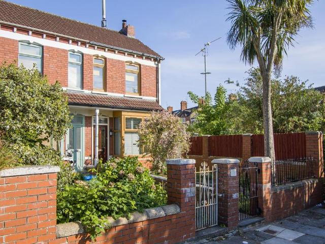 House for sale in Penarth Marina, Penarth
