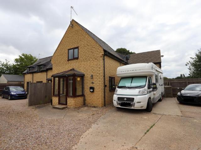 House for sale in Priors Hall Park, Weldon