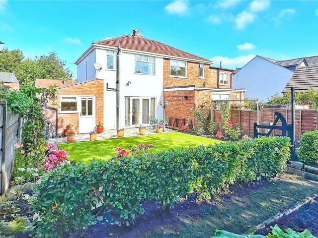 House for sale in Ashton-under-Lyne, Tameside