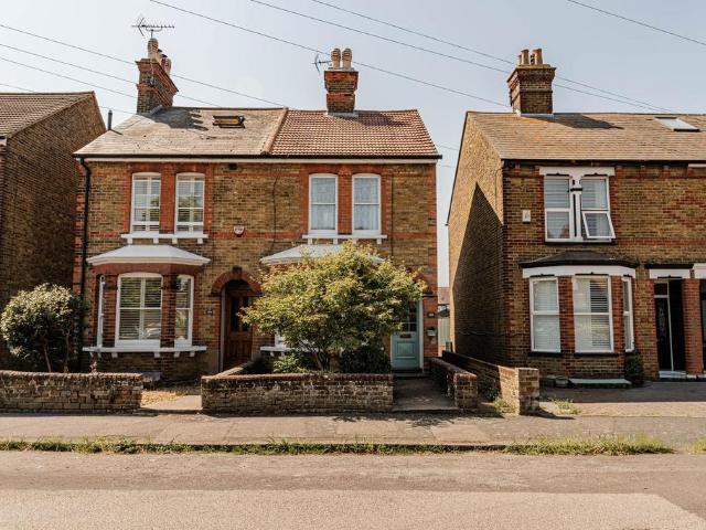 House for sale in Oad Street, Kent