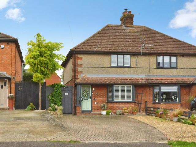 House for sale in Cosgrove