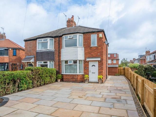 House for sale in High Field, York