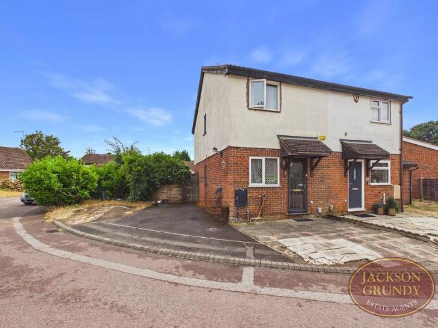 House for sale in Overstone Lodge, Northampton