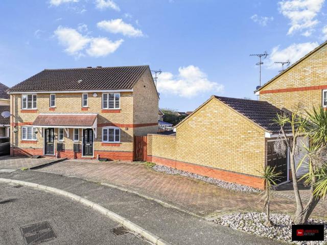 House for sale in Bird Estate, Barling