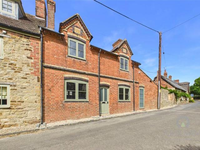 House for sale in Weston and Weedon, Weston