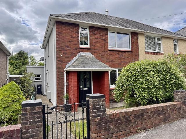 House for sale in Brynaman Isaf, Gwaun-cae-gurwen