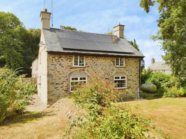 House for sale in Tudweiliog, Wales