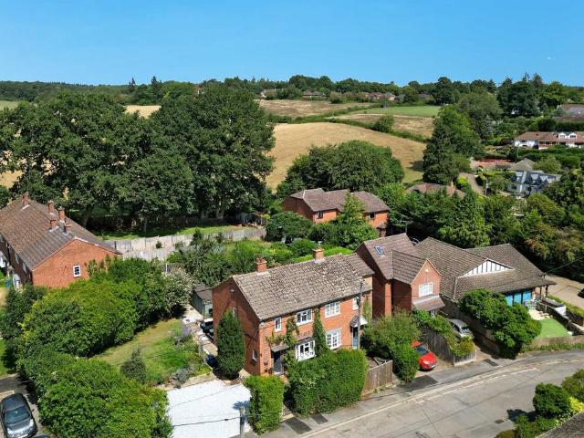 House for sale in Penn, Forty Green