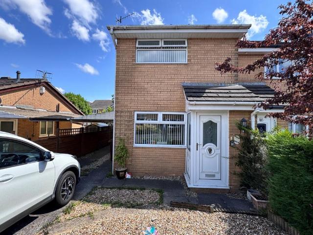 House for sale in Charlesworth, East Midlands