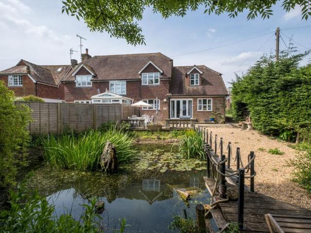 House for sale in Littlecote, West Sussex