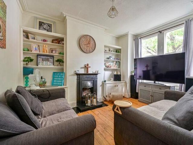 House for sale in London Borough of Merton, Raynes Park