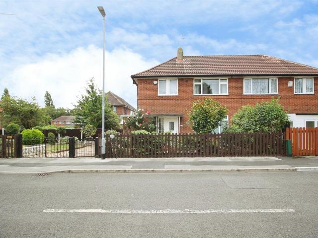 House for sale in Robin Hood, West Yorkshire