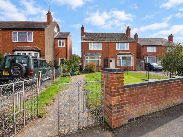 House for sale in Overslade, New Bilton