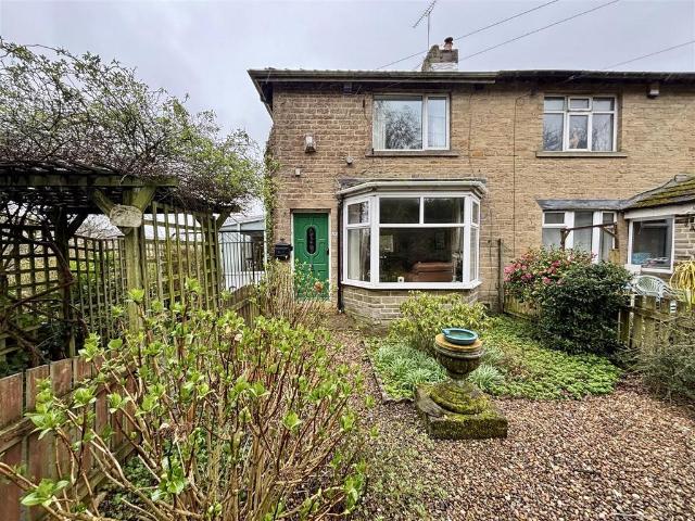 House for sale in Hill Top, Bradford