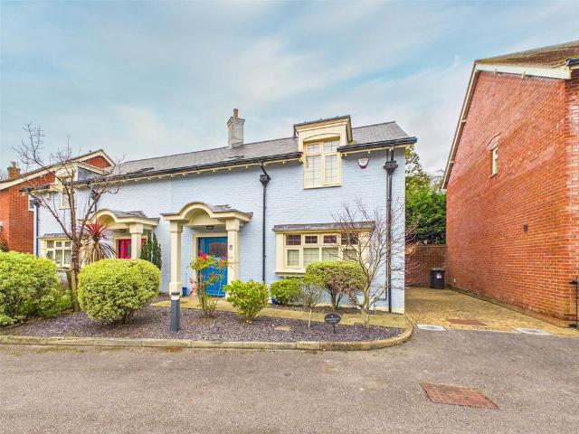 House for sale in Burton and Winkton