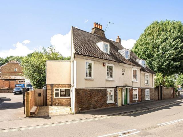 House for sale in Woodcote, Epsom